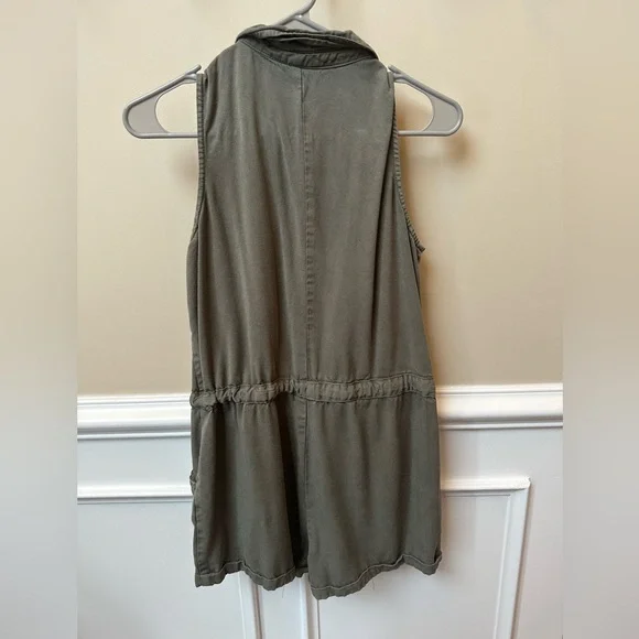 Universal Thread - Picture 3 of 3